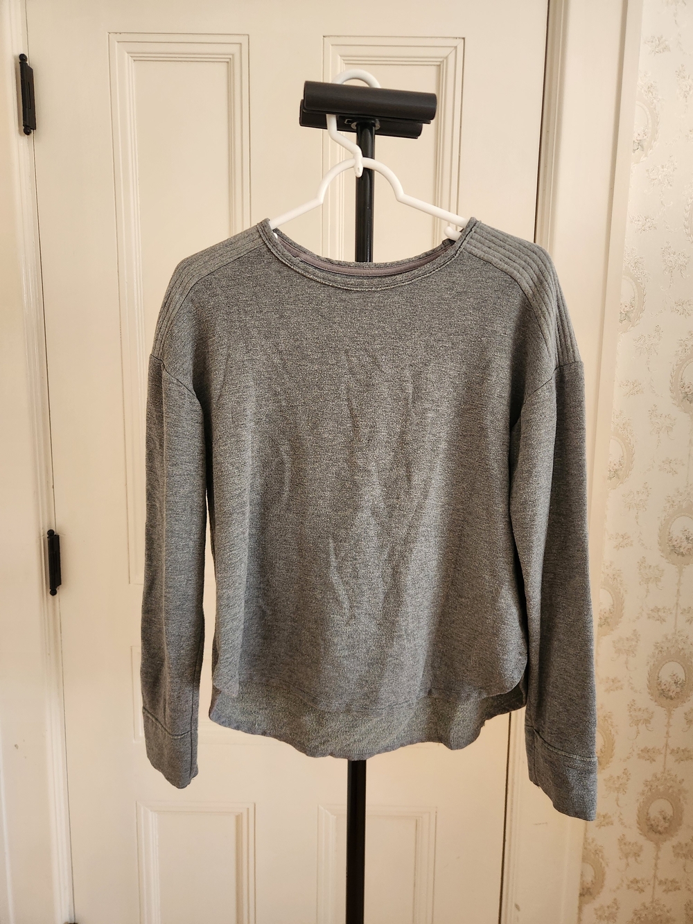 Donna Karan Gray Crewneck Sweater
